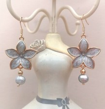 Orecchini Fiore E Perla Grigio