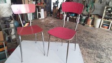 DUE SEDIE IN FORMICA CON STRUTTURA IN METALLO CROMATO VEDI FOTO PER CONDIZIONI