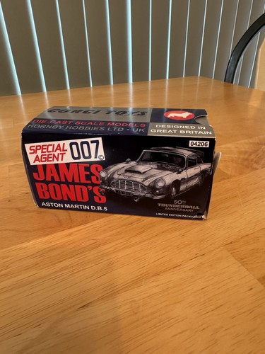 Corgi toys james - corgi,