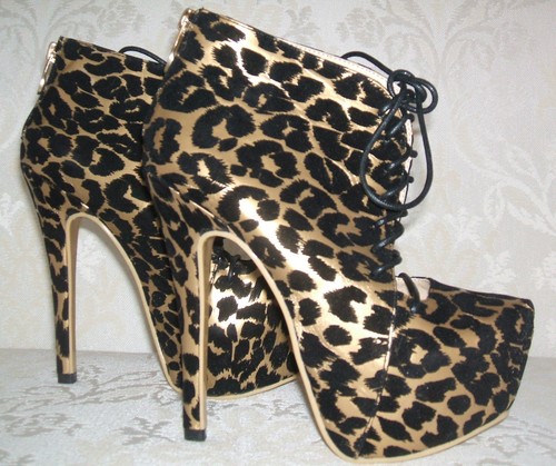 Nuove scarpe leopardate nere - nuove,