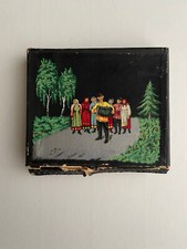 Scatola di sigarette russe vintage con ancora alcune sigarette