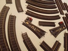 26 binari con massicciata  marca JOUEF scala HO 1,87 colore marrone.