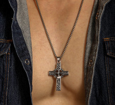 Collana con ciondolo croce