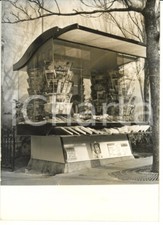 1958 PARIS Chiosco di giornali in Rue de Tournon - Fotografia 13x18 cm