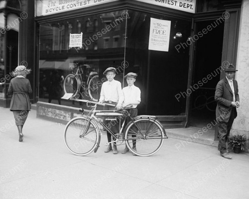 Due fratelli loro bici - e,