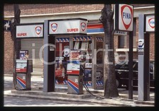 Distributore di benzina FINA