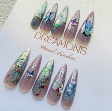 Unghie finte, base rosa