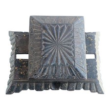 Antico dispenser di sigarette in ghisa modello A