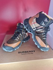 Stivali stile trekking