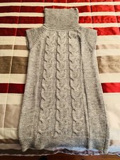 Maglione dolcevita smanicato da donna. Colore grigio. Ottime condizioni 