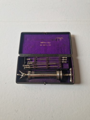 Antico kit medico aspiratore