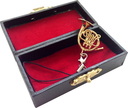 Strumento musicale - , in