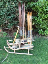 COPPIA ANTICHI SCI E BASTONCINI DA SCI INVERNALI VINTAGE IN LEGNO PER BAMBINI