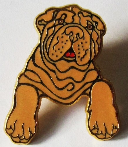 Pin chien sharpei beige - pin's,