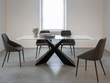 TAVOLO DA PRANZO CON PIANO IN VETRO EXTRATRASPARENTE C/BASE IN ACCIAIO NERO 600