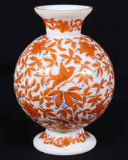 Antico vaso in vetro opalino