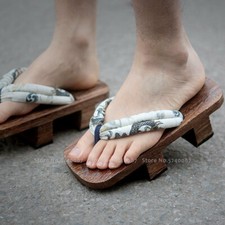 Zoccoli tradizionali in legno