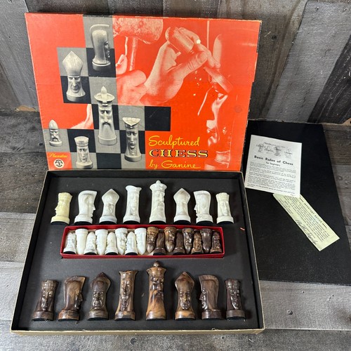 Scacchi scolpiti vintage 1957