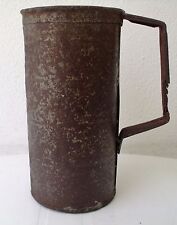 ANTICO VECCHIO BICCHIERE MISURA  MEZZO LITRO IN FERRO LATTA DA NEGOZIO PRI. 900 