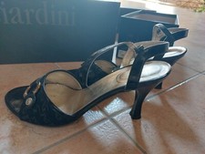 Sandali Nero Giardini in pelle nera verniciata con cinturino. Tacco comodo, n.38