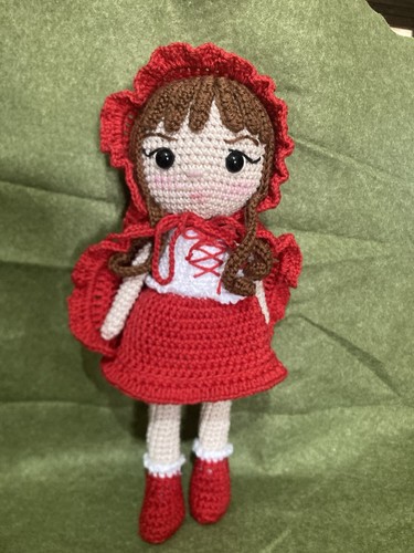 Bambola amigurumi cappuccetto - bambola, amigurumi.