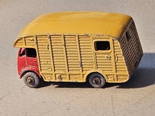 LESNEY MATCHBOX #35 MARSHALL HORSE BOX NO DOOR RED/TAN 1957 GRAY WHEELS BX#3