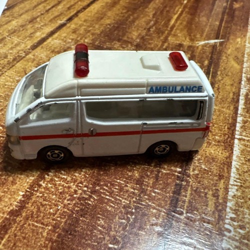 Auto giocattolo ambulanza