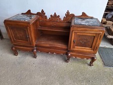 e un mobile che può essere utilizzato per un ingresso o posizionato all'entrata