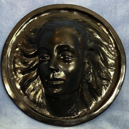 Scultura targa viso donna