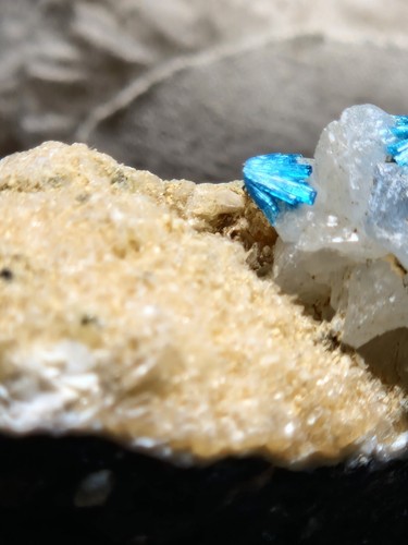 Minerale cavansite su - cavansite,