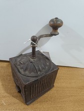 Vecchio macinino per pepe in