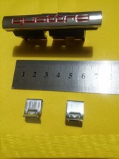 1 x LOGO FRONTALE AUDI QUATTRO CROMATO GRIGLIA STEMMA ROSSO AFTERMARKET