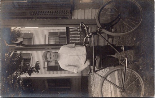 Ragazzo con sua bicicletta - ragazzo, la