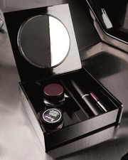 Cosmetic black scatola
