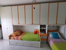 CAMERETTA PER BAMBINI A PONTE DUE LETTI E SCRIVANIA DOPPIO PIANO E CASSETTIERA