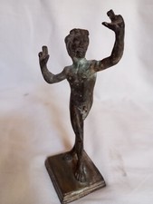 scultura in bronzo satiro