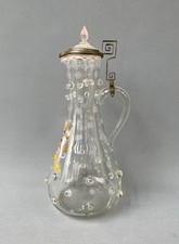 Aiguière en verre ornée d'un