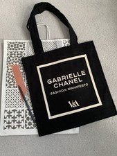 V&A GABRIELLE CHANEL Fashion