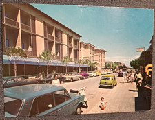 CARTOLINA ITALIA LIVORNO MARINA CASTAGNETO DONORATICO HOTEL AUTOMOBIL MINI VESPA