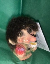 NyForm Troll " Gift Flowers"
