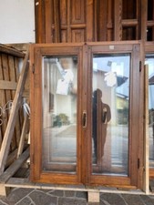 Serramenti in legno non nuovi dismessi da una ristrutturazione.