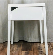 Coppia di Comodini Bianchi In Acciaio 