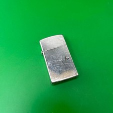 Accendino in metallo argentato