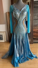 Bellissimo abito blu da