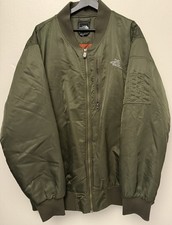 Giacca bomber isolata THE