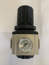 RIDUTTORE DI PRESSIONE AIRTAC PER ARIA COMPRESSA 1/4"; 0-9 bar + MANOM. + STAFFA