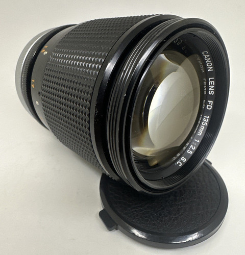 Canon lens 135mm - f2,5, s.c.