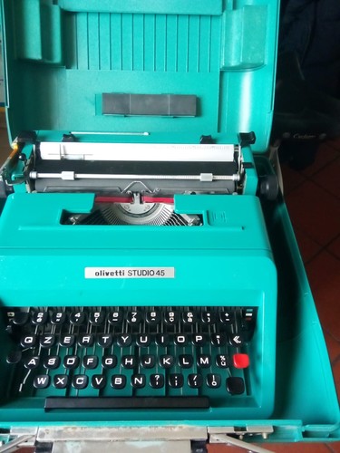 Olivetti studio - studio, 45