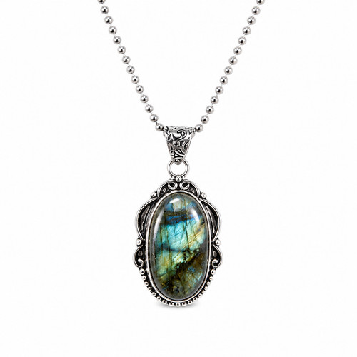 Collana con ciondolo ovale - , in