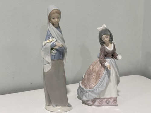 Lladró set porcelain - of, 2